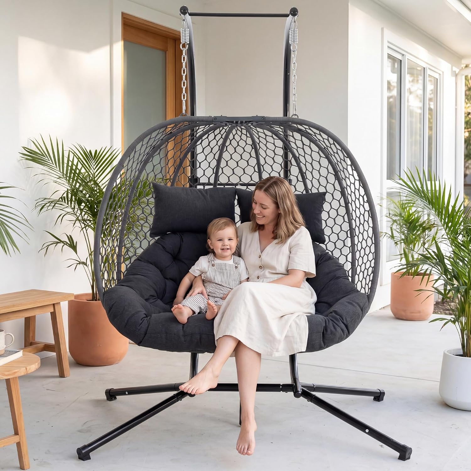 Двухместное уличное кресло-яйц – обзор и цена Hanging Egg Chair